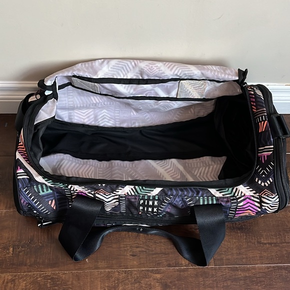 PINK by Victoria’s Secret Duffle Bag - Picture 4 of 7